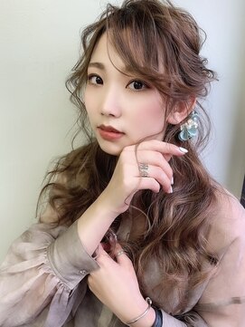 リディア 新宿東口店(Rydia) ナチュラルで大人可愛いハーフアップスタイル★シースルーバング