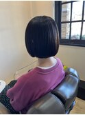 骨格に似合わせたパツっとミニボブヘアスタイル