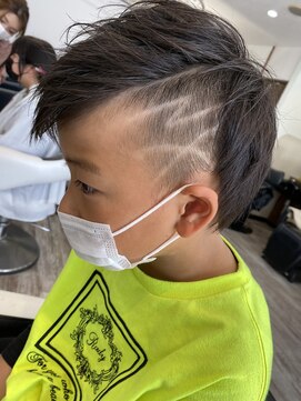 アオイ(AOI) ツーブロックラインカット