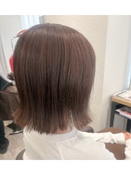 ウイ バイ ファースト 北四番丁店(u'i by first) 切りっぱなし外ハネくびれボブ