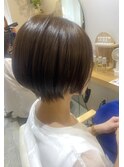 耳掛けも可愛い!大人ショートボブ