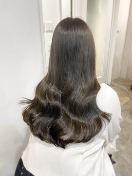 レア 表参道(L'ea) ・黒髪クラゲヘアーオリーブグレー小顔ココアベージュ