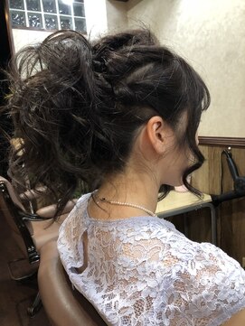 ディー エメ(D-aimer-) サイド編込みのボリュームアップ【ヘアセット】