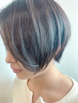 ミザルー(Misirlou) シンプルな前下がりショート