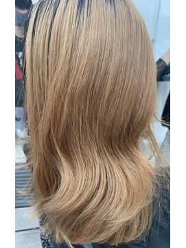 ノイズ オオサカ(NOISM) 透明感艶ベージュ×レイヤーカット