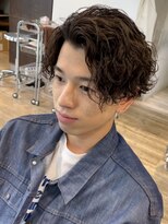 フィフス 原宿(fifth)&nbsp;センターパート波巻きツイストスパイラルパーマコンマヘア韓国