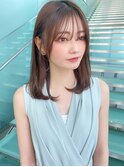 グレージュカラーとシースルーバングで透明感と抜け感を