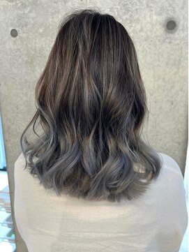 スウィープ 平尾(sweep) シルバーカラー バレイヤージュ グラデーションカラー