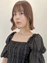 サクラ オモテサンドウ(SAKURA)&nbsp;くびレイヤー×ミルクティーアッシュ×ぱっつん前髪×くびれヘア