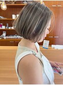 人気のグレージュにハイライトでお洒落感アップ／里見美穂