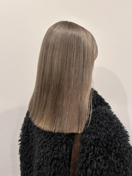 アンジュール グランデ(UNJOUR GRANDE) グレージュカラー