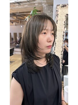 リラ バイ クオーレ(LIRA by CUORE) ～オリーブカラー×ハイレイヤーカット～