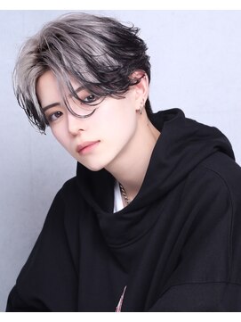 ホワイトシルバーアッシュエンドカラーツーブロセンターパート