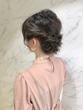 パティオン(PATIONN) サイドロープ編みルーズヘアアレンジ【表参道青山原宿】