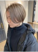 ショートボブ　グレージュ　ケアブリーチ