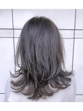 モアナ バイ ヘッドライト 二俣川店(Moana by HEADLIGHT) Moana#レイヤーカット#グレージュ#ミディアムヘア