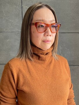 ディスコネクト(DISCO-N-NECT) ハイトーンベージュ　切りっぱなし　顔周りレイヤー　透明感