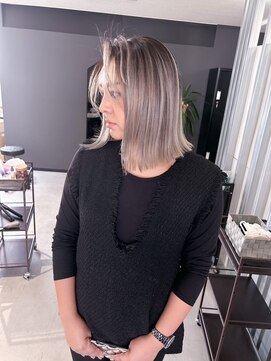 キング 梅田(K!ng) 縮毛矯正髪質改善ハイライトレイヤーカット梅田美容室エクステ