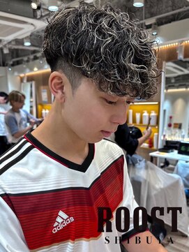 ルースト 渋谷店(ROOST) 金メッシュ×スペインカール