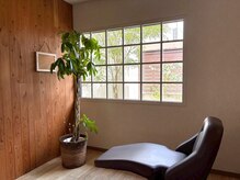 ピーブランズヘアー 大野城コモレビ(P-brandshair onojo Komorebi)の雰囲気（首への負担が少ないフルフラットなシャンプー台♪）