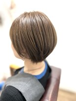 ホットリップ(Hot Lip)&nbsp;ヌーディーベージュカラーと抜け感のある大人ショート