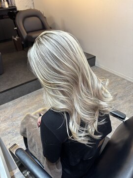 ブレンド 渋谷(BLend) ハイライトカラーミディアムバタフライカットデザインカラー