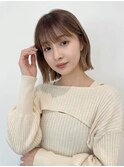 透明感ベージュの切りっぱなしボブ