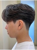 刈り上げセンターパートテーパーフェードカットニュアンスパーマ