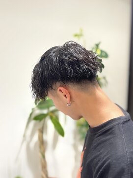 アレーズバイベニボンズ(Alaise by Beni,Bond's) ツイストパーマ×刈り上げマッシュ