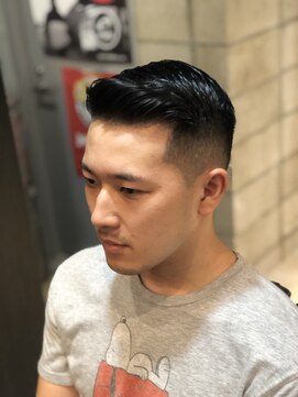 フランクスバーバー アンド ビアークラブ(FRANK'S BARBER and BEER CLUB) かき上げソフトツーブロックショートレイヤーフェードカット