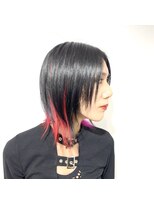 プランクスター(prankster)&nbsp;[prankster]インナーカラー赤とピンクのツートンウルフカット