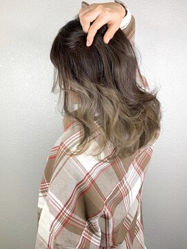 アルティナ(artina) ミルキーベージュ×インナーカラー【artina町田】