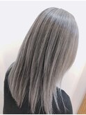 シルバーアッシュ　バレイヤージュ　くびれヘア