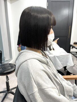 ネオリーブ クーロ(Neolive curro) 地毛風ストレートでつくるタッセルボブ