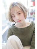 ハイトーンも際立つカジュアルショートボブ