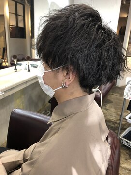 リルア 博多(LIRUA) ツイストパーマツイストスパイラルパーマツーブロック刈り上げ