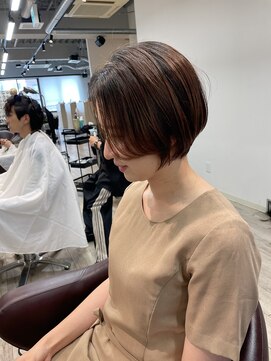 コワファーストナガサキシャンプーボーイ(COIFF1RST NAGASAKI SHAMPOO BOY) 大人可愛い20代30代40代黒髪前下がりショートボブ丸みショート◎