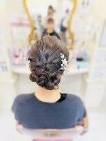 美容室 ティンカーベル シニヨンヘア