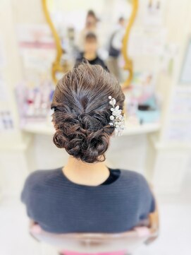 美容室 ティンカーベル シニヨンヘア