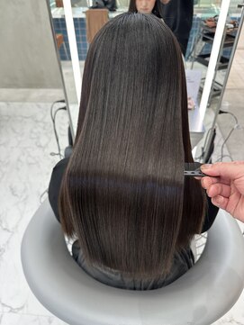 ロンドルーチェ 心斎橋(Lond luce) ダークアッシュ/ミディアムレイヤーカット［髪質改善/縮毛矯正］