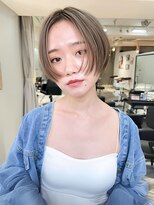 ハイトーンカラー ミルクティーベージュ 前髪なし ボブ