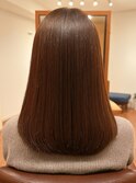 セミロングのストレートヘア
