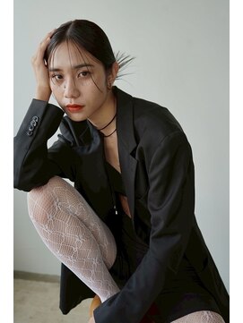 洗練された大人モードスタイル