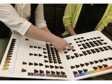 当店は完全マンツーマン対応となります。スタッフが入れ替わったりお待たせしたりすることはございません。