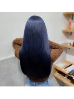 ロッカヘアエジェ(ROCCA hair eje.) 暗めカラーブルーブラック × 艶ストレートロング