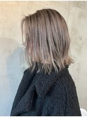 ホワイトグレージュ