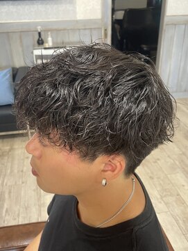 セライロ 千葉(celilo) 波巻きスパイラルパーマ【飯田杏】