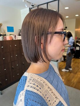 カグヤヒメシュヴシュール(kaguyahime cheveux sur) パツっとボブ