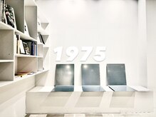 レコードの音色が漂う_大人のためのメンズヘアサロン。