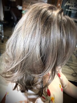 フェニーチェ アヴァンティ インターナショナルヘアサロン(fenice avanti) 艶感グレージュカラー